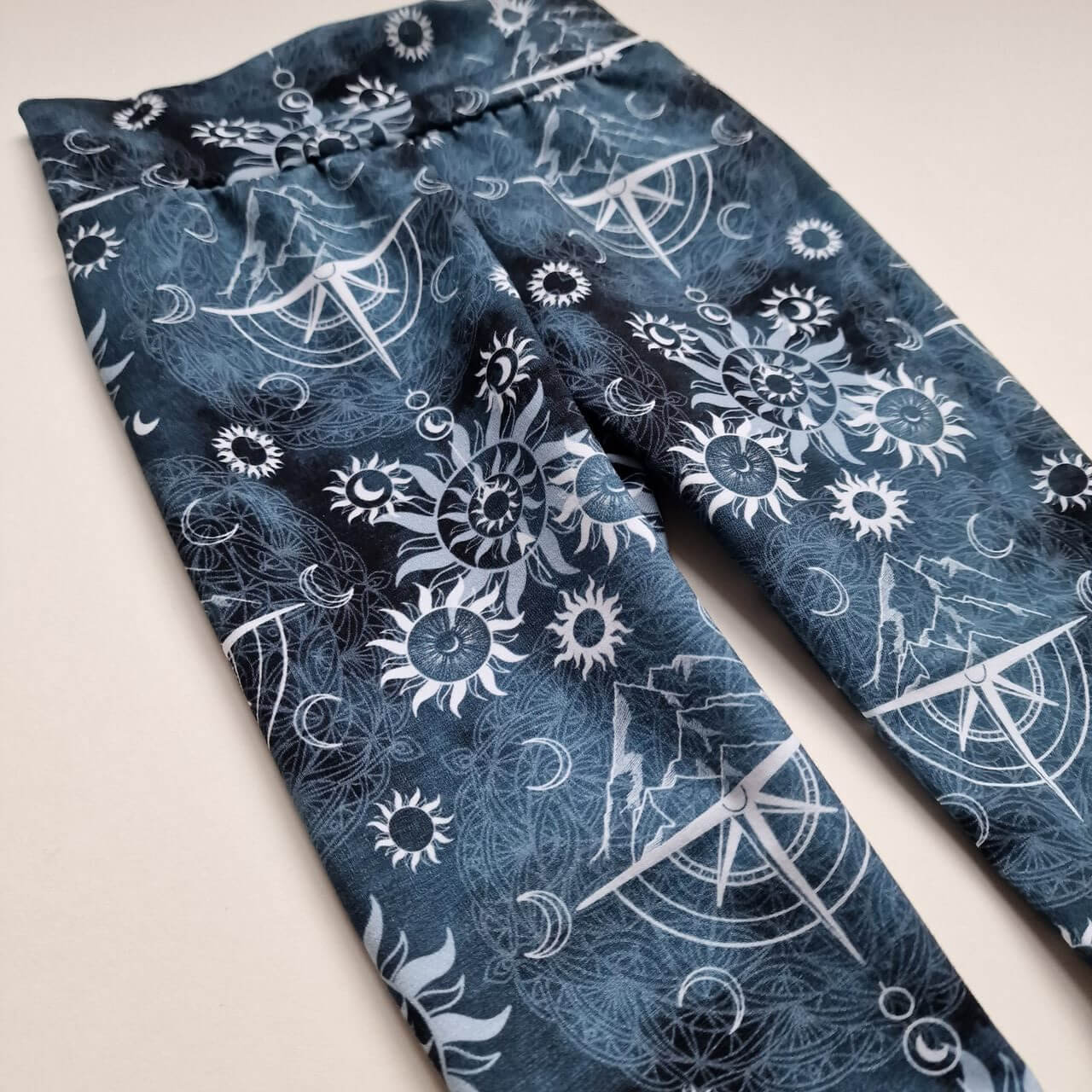 Guide the Way leggings