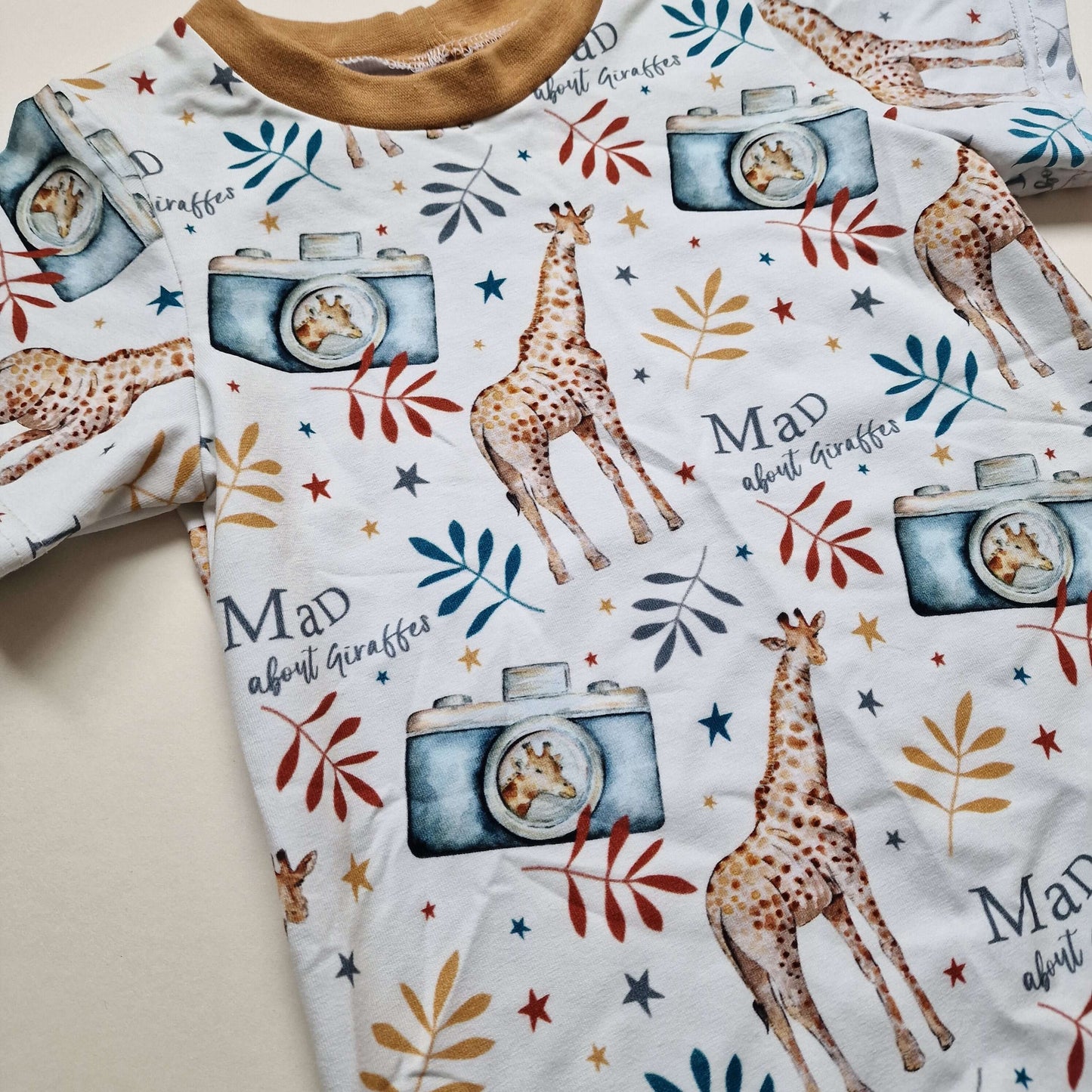 Giraffes short sleeved top